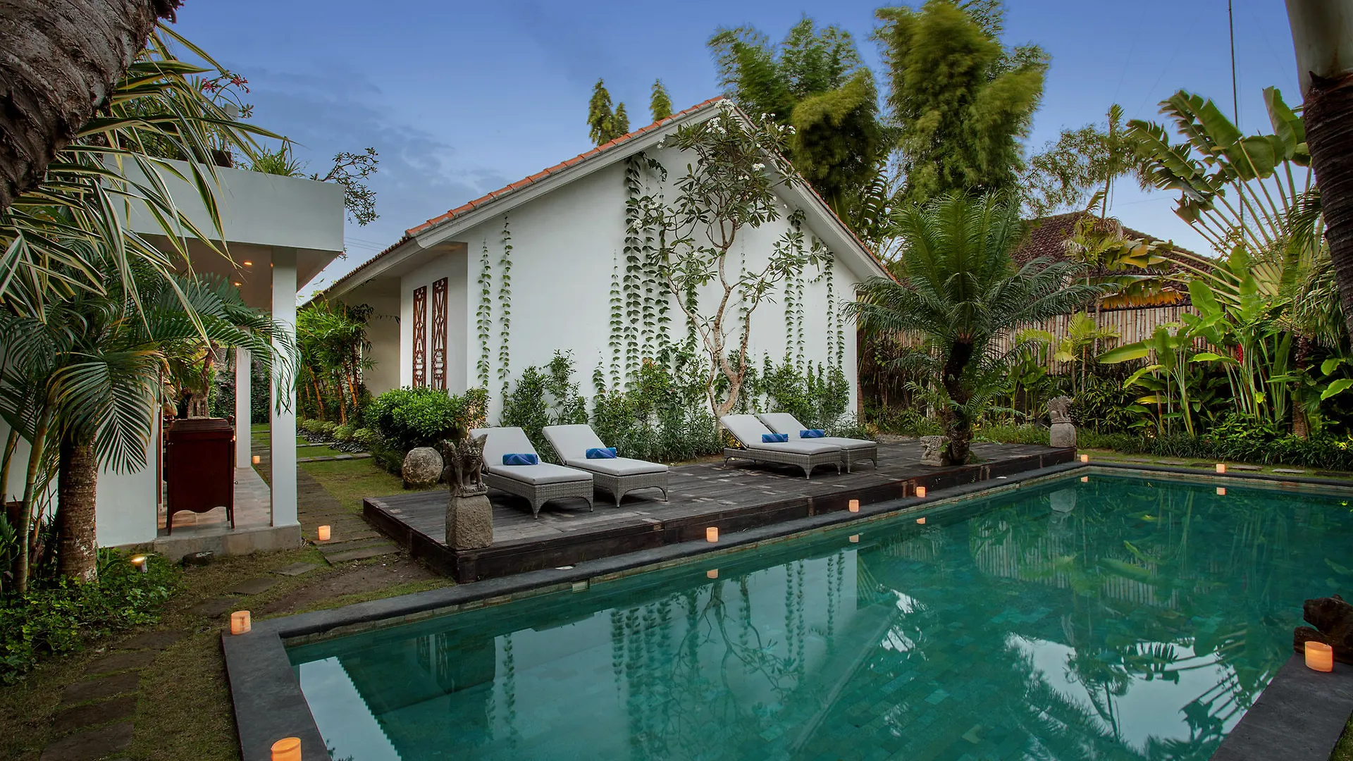 Room & Vespa 3 Seminyak Gasthuis